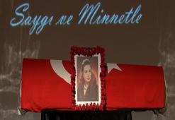 Sanatçı Feyha Çelenk için Ahmet Vefik Paşa Devlet Tiyatrosu’nda tören düzenlendi