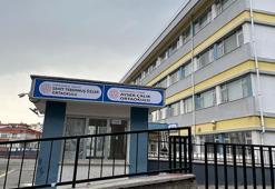 Ayser Çalık Ortaokulu'nun tabelası, yeni binaya asıldı