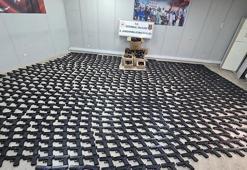 Eyüpsultan’da silah ticareti operasyonu: Kamyonette 1021 tabanca ele geçirildi