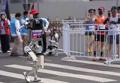 İnsansı robot yarı maratonda dünya rekorunu kırdı