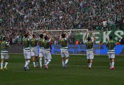 Şampiyonluğunu ilan eden Bursaspor 1'inci Lig'e yükseldi