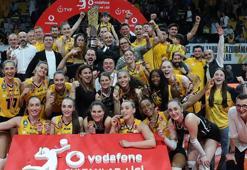 Sultanlar Ligi şampiyonu VakıfBank kupasını aldı