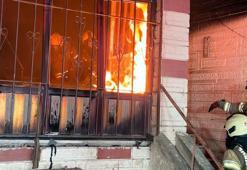 Avcılar'da 4 katlı binada yangın; mahsur kalan 20 kişi kurtarıldı