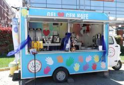 ‘Gel Çek Kafe’ projesi otizmli bireyleri kampüste öğrencilerle buluşturdu