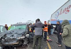 Sisli yolda hatalı sollama kazası araç kamerasında