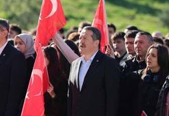 Eğitim-Bir-Sen heyeti Ufuk Arslan Anadolu Lisesi’nde bayrak törenine katıldı