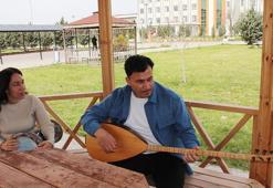 Yüzde 90 görme engelli kardeşler hem okuyor hem de müzisyenlik yapıyor