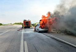 Edirne’de yanan otomobil, kullanılamaz hale geldi