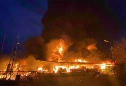 Samsun’da paletlerin olduğu meyve deposunda yangın