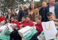 Gazetecilerden 19 yıl önce tadilatını yaptıkları okulun öğrencilerine bayram hediyesi