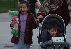 Düşen oyuncaklar çocuklara bayram hediyesi oldu