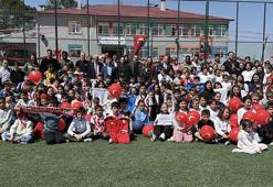Samsunsporlu futbolcular, 23 Nisan Ulusal Egemenlik ve Çocuk Bayramı için çocuklarla buluştu