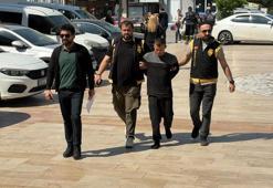 Polisi karşısında gören firari hükümlü, ayakkabısız kaçmaya çalıştı