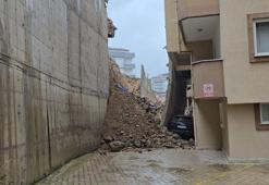 İstinat duvarı çöktü; 7 katlı binanın 2 katı tahliye edildi
