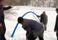 Çığ altında kalan su şebekesi devre dışı kaldı; 400 metre boru döşenerek yeniden suya ulaşıldı