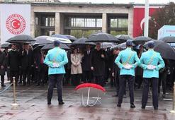 Kurtulmuş, TBMM'deki Atatürk Anıtı'na çelenk bıraktı