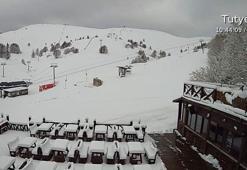 Uludağ'da nisan ayında kar yağışı; kar kalınlığı 1 metre