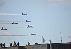 Çanakkale'de Türk Yıldızları'ndan gösteri uçuşu