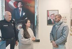 Hurda toplarken bulduğu para ve çeklerin olduğu çantayı sahibine teslim etti