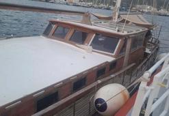 Su alan içinde 3 kişinin bulunduğu tekne, kurtarıldı