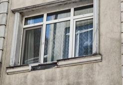 Fatih'te 1'inci kattan düşen çocuk ağır yaralandı