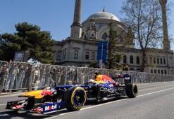 Formula 1 aracı İstanbul sokaklarında