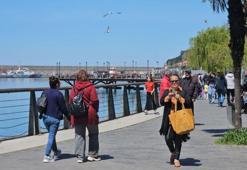 Zonguldak’ta güneşli havanın keyfini sahilde çıkardılar