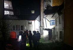 Sivas'ta 2 katlı müstakil ev yan yattı