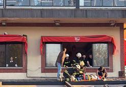 Kafeteryanın 3’üncü katında otururken dengesini kaybedip, alt katın terasına düştü