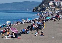 Düzce’de plajda hafta sonu yoğunluğu