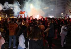 Galatasaray’ın derbi galibiyeti İzmir’de coşkuyla kutlandı