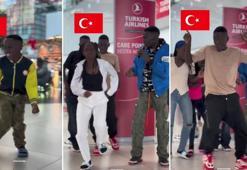 Ugandalı dans grubundan İstanbul Havalimanı'nda renkli gösteri