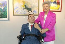 52 yıldır yatalak oğluna bakan emekli öğretmenden 15’inci resim sergisi