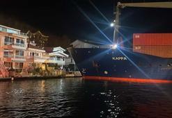 Sarıyer’de geminin karaya oturduğu anlar kamerada; iş kadınının yalısı hasar aldı