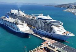 Kuşadası'na kruvaziyerle 4 bin 600 turist geldi
