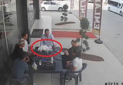 Tarsus’ta tavuk uçarak masa kondu, çevresindekiler panik yaşadı