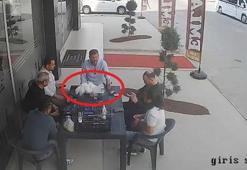 Tarsus’ta tavuk uçarak masaya kondu, çevresindekiler panik yaşadı