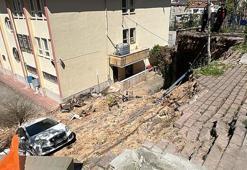 İstinat duvarı çöktü; park halindeki otomobil, okulun bahçesine sürüklendi