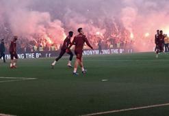 Galatasaray antrenmanda taraftarıyla buluştu