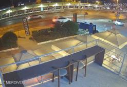 Bakırköy'de otomobil kafedeki müşterilerin arasına daldı; kaza kamerada: 6 yaralı