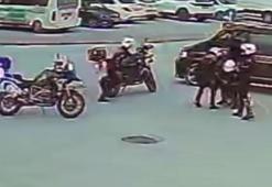 Yunus polislerinin trafikte Heimlich manevrası hayat kurtardı; müdahale anı kamerada