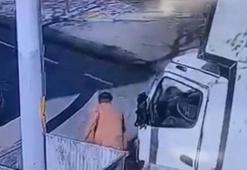 Avcılar’da kargo aracından cep telefonu hırsızlığı kamerada
