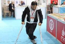 Engelleri kalemiyle yıktı; okula gitmeden 3 roman yazdı