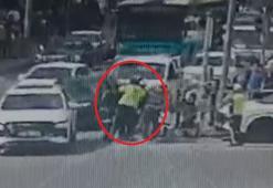 Nefes borusuna cisim kaçan moto kurye, polislerin ‘heimlich’ manevrası ile hayata tutundu; o anlar kamerada