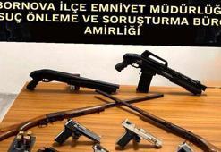 İzmir'de 2 evde yapılan aramada 7 ruhsatsız tabanca ve 4 pompalı tüfek ele geçirildi; 3 gözaltı