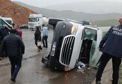 Malatya’da yolcu minibüsü devrildi: 12 yaralı