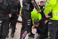 Polise direnen ehliyetsiz motosiklet sürücüsüne biber gazıyla müdahale