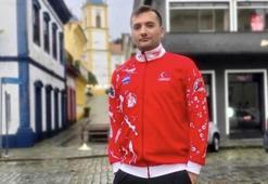 Milli sporcu boynuna olta iğnesi saplanan deniz kaplumbağasını kurtardı