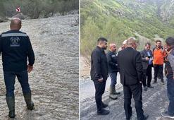 Kaval Deresi taştı, köy yolu ulaşıma kapandı