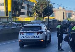 Gaziosmanpaşa'da yolun karşısına geçmek isteyen motosikletliye tramvay çarptı